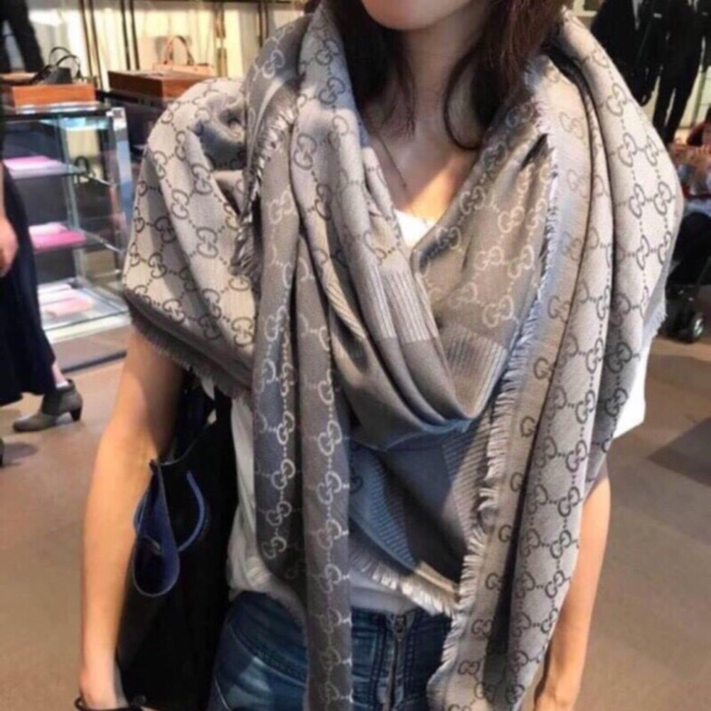 BRAND NEW Gucci scarf